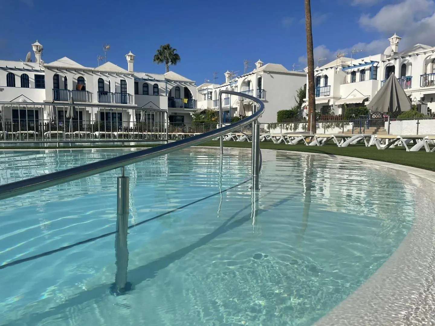 Playmar Pool By Wave Properties 마스팔로마스 아파트